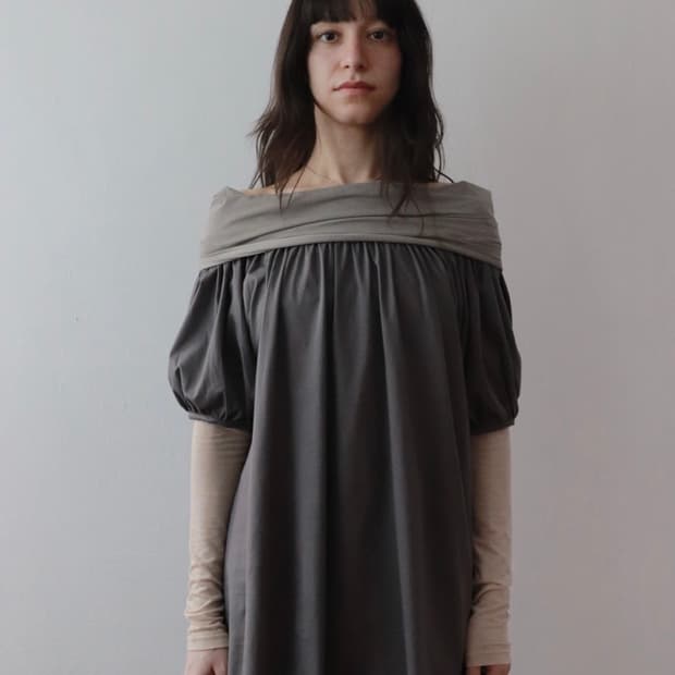 아모르샤이 amorshaee Back Ribbon Top grey
