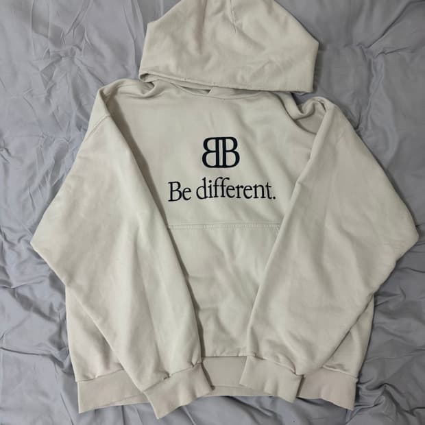 발렌시아가 Be different 후드 아이보리 S사이즈 판매