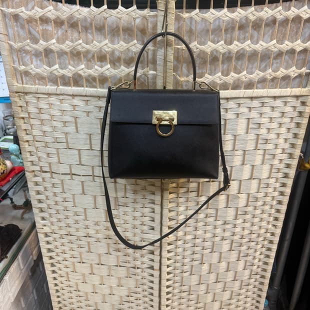 정품 페레가모 간치니 2way백 팝니다