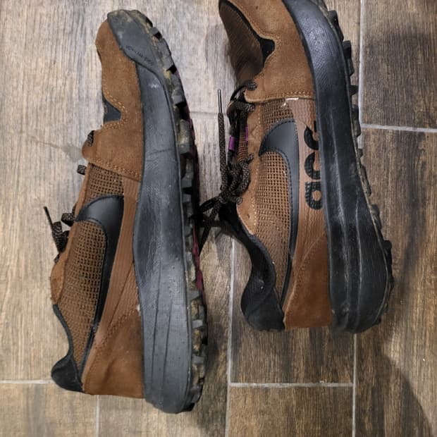 스우시 로고 로우탑 스니커즈 265