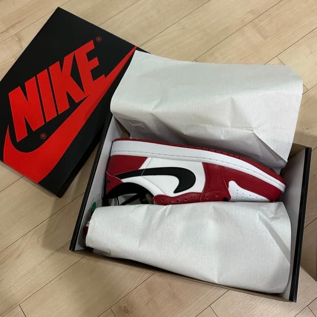 새제품) 나이키 조던 1 로우 시카고 285 사이즈 남성운동화