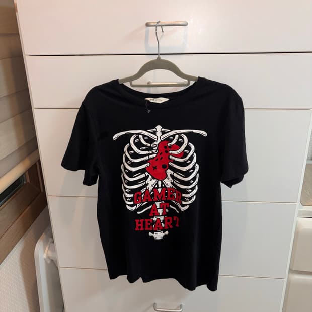 H&M 빈티지 블랙 해골 게임 반팔티