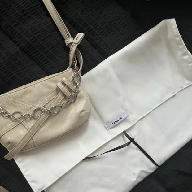 페넥 패치 미니 크로스백 아이보리