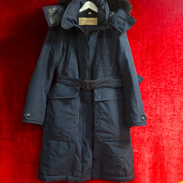 버버리(Burberry) 3954378 네이비 벨티드 덕다운 롱패딩