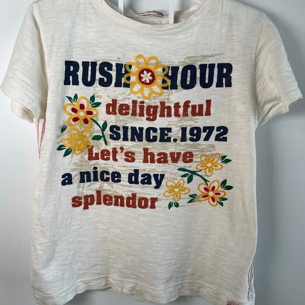 RUSH HOUR 플라워 자수 그래픽 숏슬리브 에크루