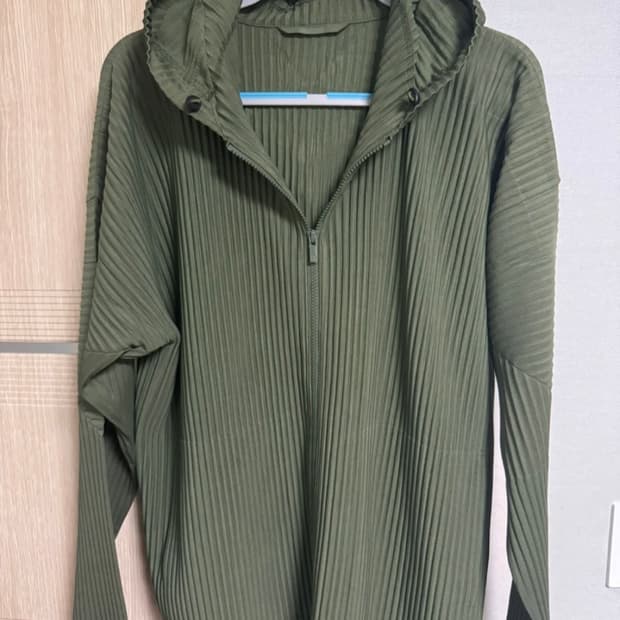 이세이미야케 옴므플리세 후드집업 카키 4size