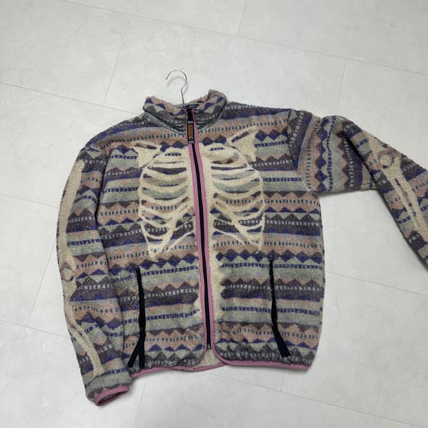 캐피탈 본 후리스 플리스 퍼플 팝니다