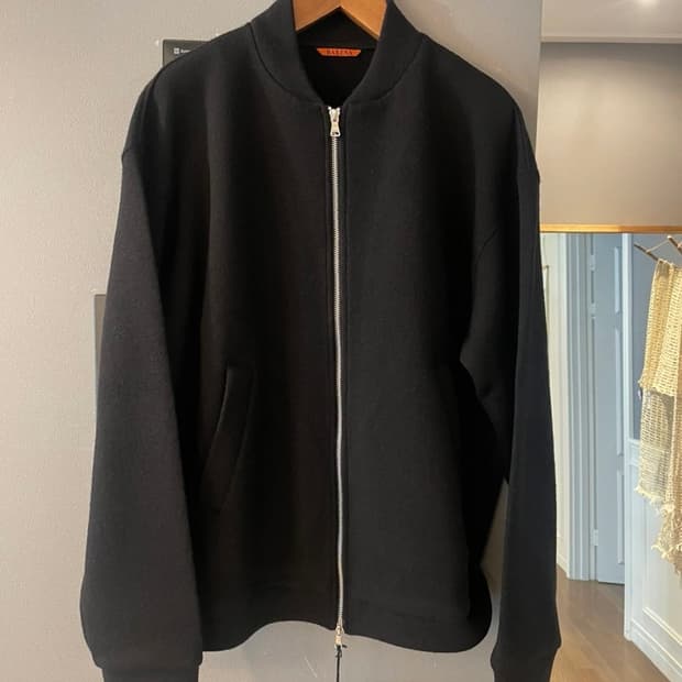 바레나 울 짚업 자켓