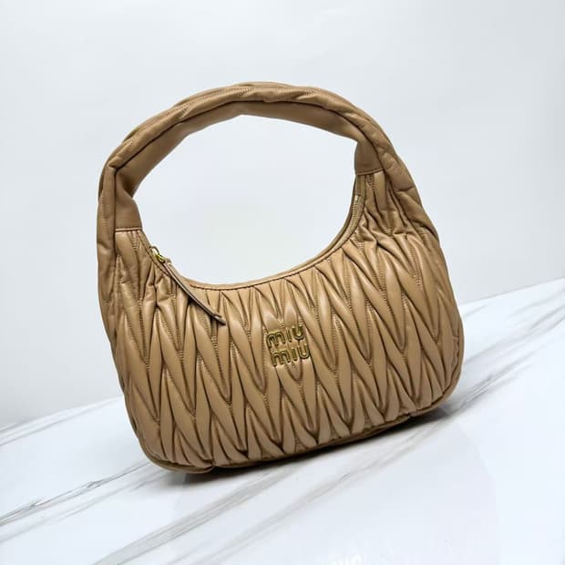 미우 미우 완더 마테라쎄 나파 레더 호보백 카라멜