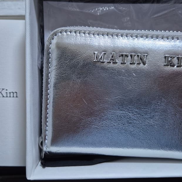 (새상품) 마뗑킴 글로시 컴팩트 지갑 실버