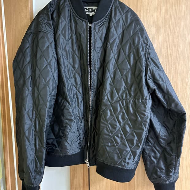 꼼데가르송 CDG 백 로고 84-85 퀄팅 스태프 블루종 자켓 블랙 