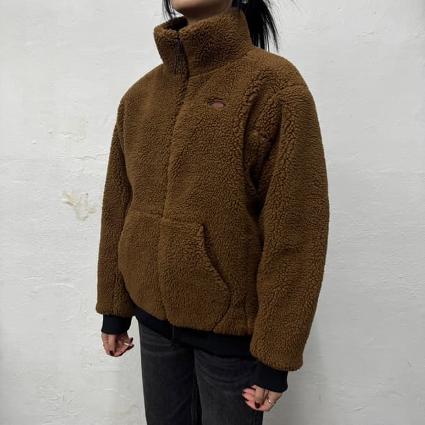 오클리(OAKLEY) 브라운 서클 자수로고 폴리 혼방 덤블 플리스 자켓