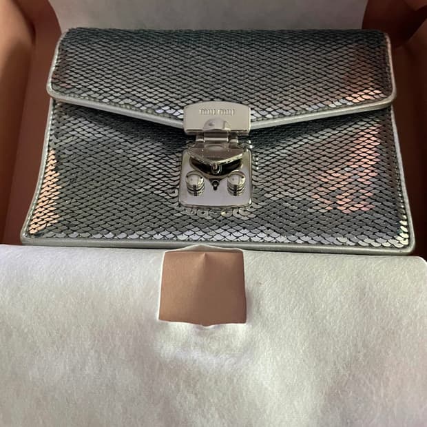 미우미우 숄더백