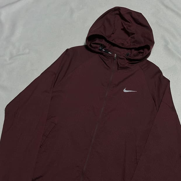 L 나이키 스우시 버건디 러닝 바람막이