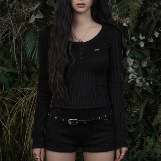 카키포인트 Ribbed Button T-shirt (black)