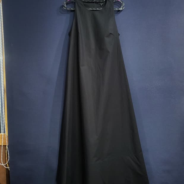 COS 민소매 롱 원피스