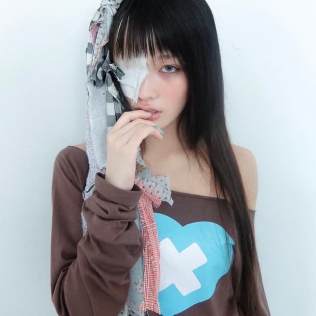 구해요) 샵페어리 티셔츠