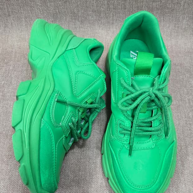 자라 245mm-  그린색 스니커즈 운동화