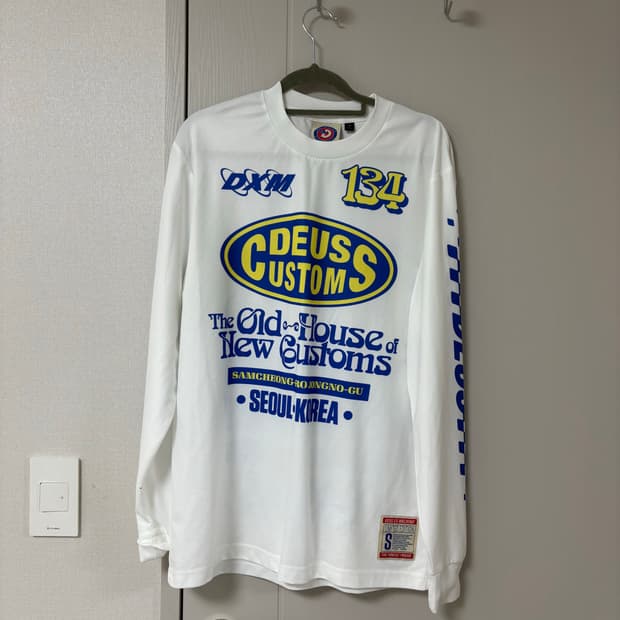 데우스 엑스 마키나 긴팔티 S 리미티드 에디션