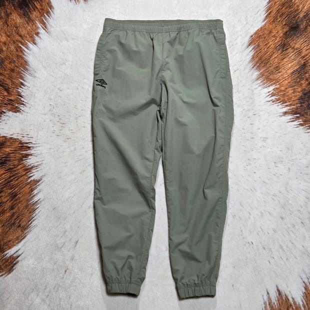 엄브로 카키 풀밴딩 조거 팬츠