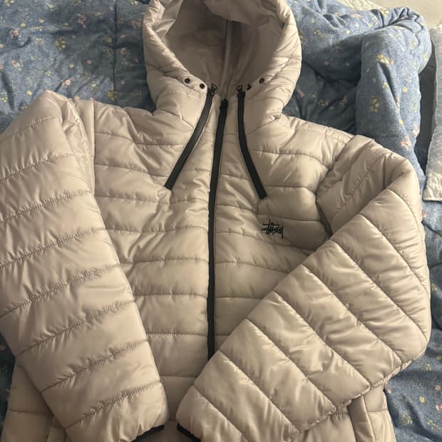 스투시 경량패딩