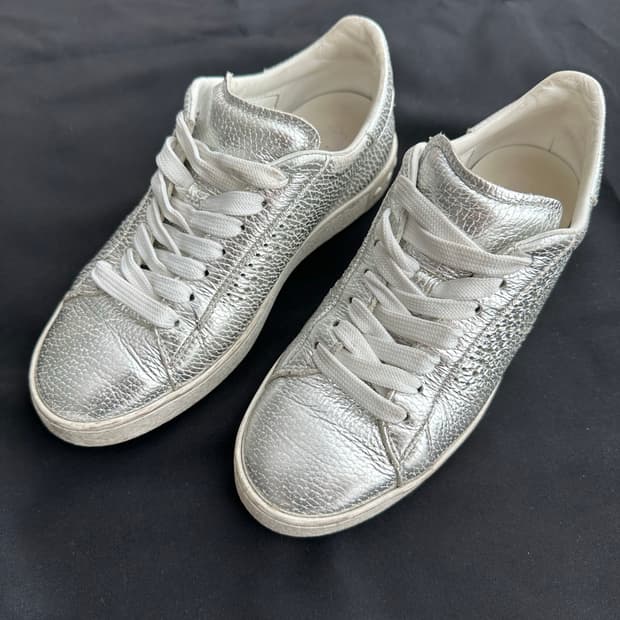 토즈 (TOD'S) 여성 메탈릭 실버 레더 스니커즈 (35사이즈)