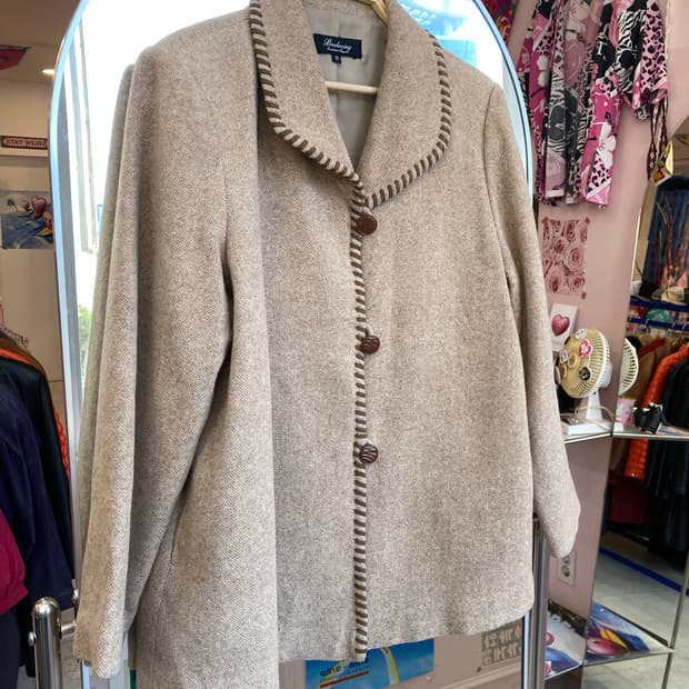 빈티지 브라운 버튼 미디 코트