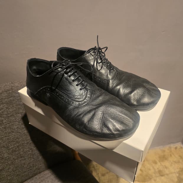 꼼데가르송 옴므플러스 퍼포레이티드 디테일 브로그 더비 옥스포드