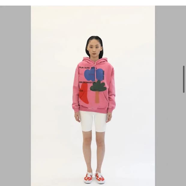 더뮤지엄비지터 스프레이 후드티