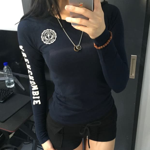 Abercrombie 딱붙슬림핏 대장템 레터링 롱슬리브