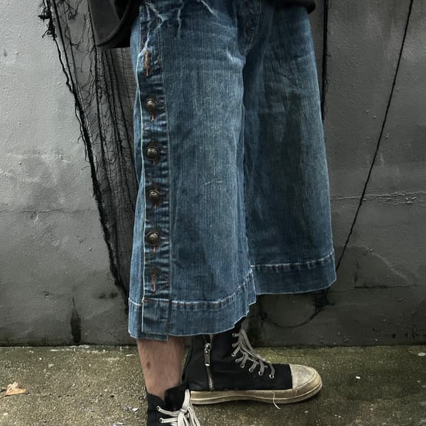 JPN 00s Y2K 사이드 버튼 디테일 부츠컷 반바지