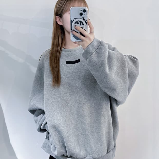 에센셜 그레이 맨투맨