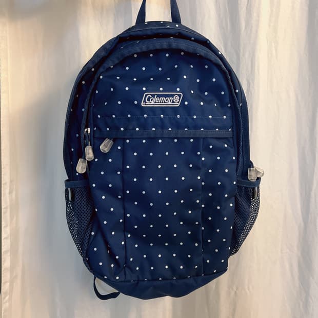 콜맨 네이비 도트 백팩