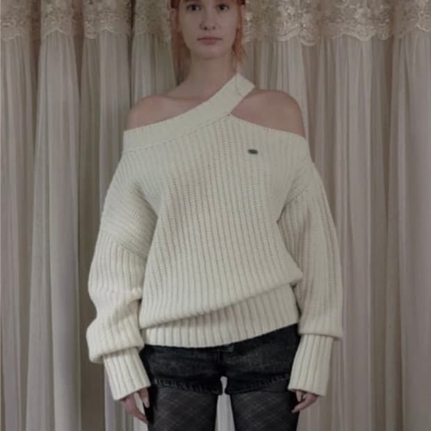 보헴서 NECK CUTOUT LOOSE FIT KNIT(IVORY)