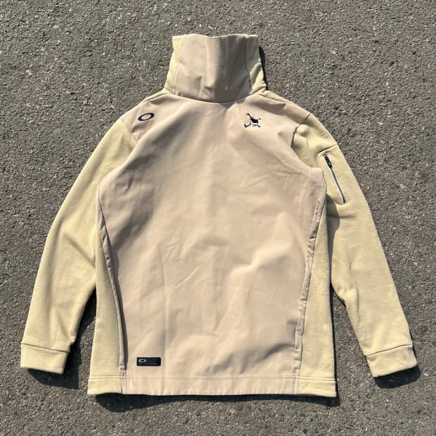 오클리 스컬 터틀넥 탑