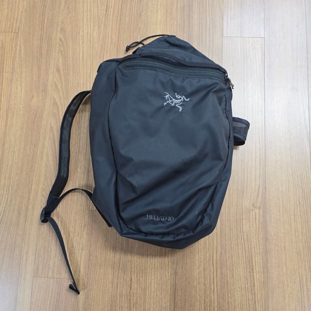 아크테릭스 헬리아드 10 백팩 블랙