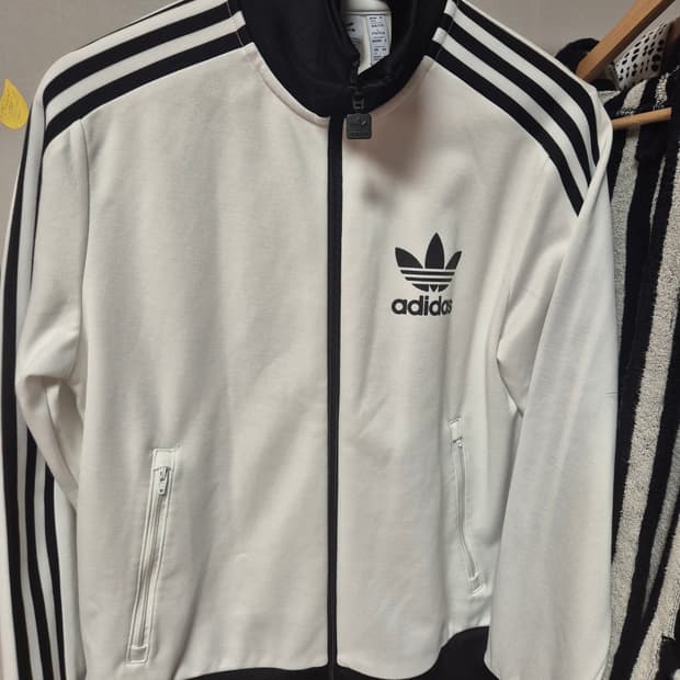 아디다스  흰색져지 판매합니다