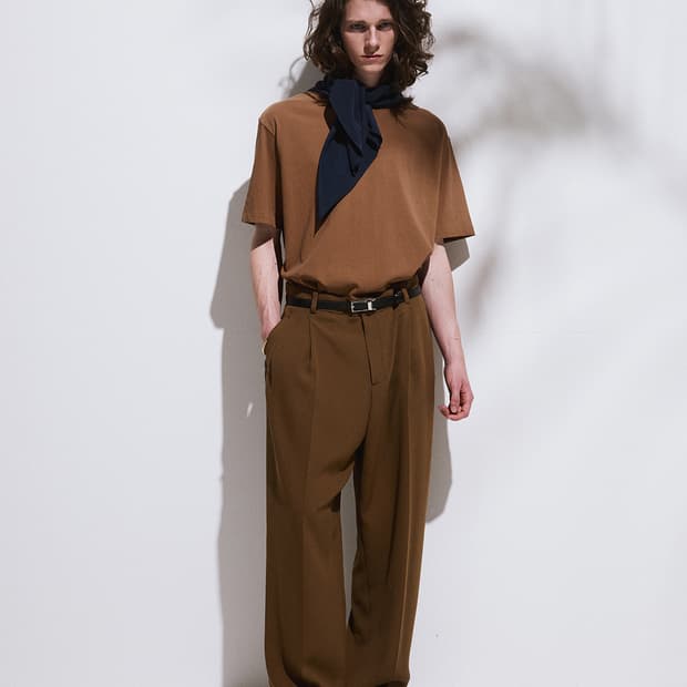 렉토 26SS 플루이드 턱 디테일 수트 팬츠 오커