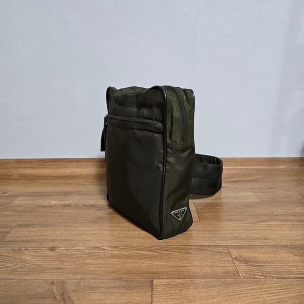 프라다 나일론 힙색 00s