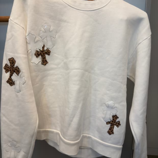 크롬하츠 레더 송치 패치 맨투맨