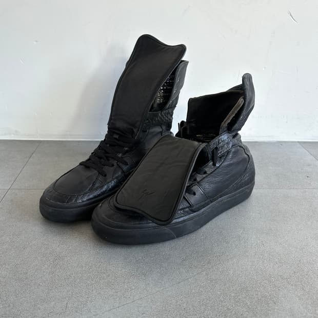 쥬세페자노티 아카이브 레더 폴딩 오버텅 하이탑