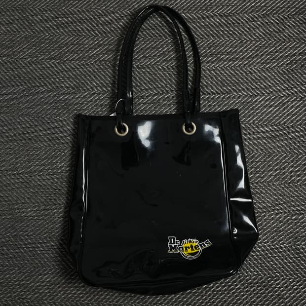 닥터마틴 코팅 글로시 토트백 블랙o 3969