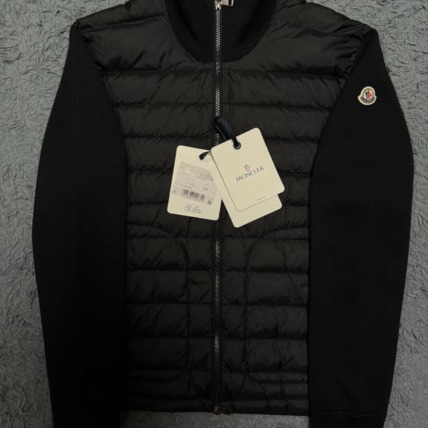몽클레어 니트패딩 M사이즈 21FW