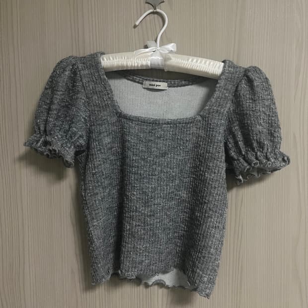미니포에 퍼프 소매 반팔 니트 티셔츠 블라우스