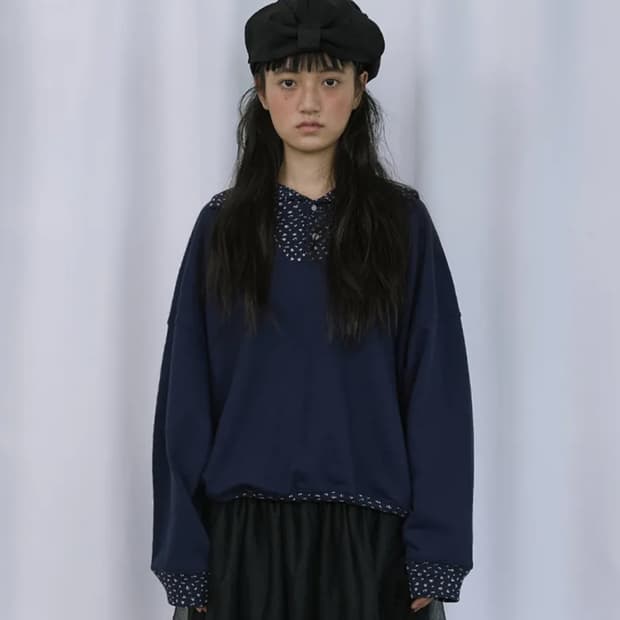 호쿠스포쿠스 데이지 백 포인트 스웻셔츠