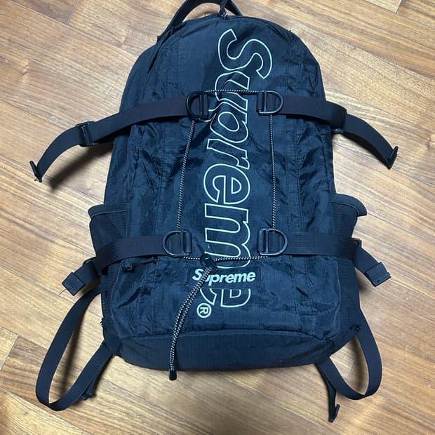 슈프림 백팩 블랙 - 18FW