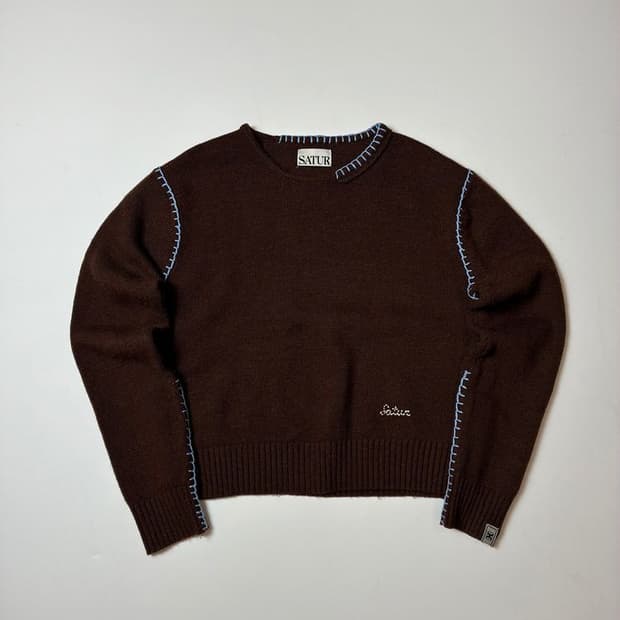 세터 AW 콘트라스트 스티치 세미 크롭 니트 PN8491