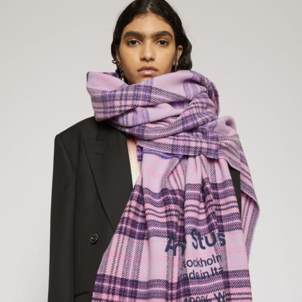 아크네 스튜디오 타탄 체크 울 로고 머플러 퍼플