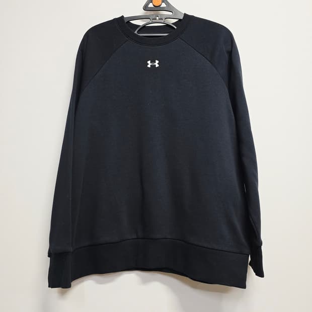 언더아머 블랙 맨투맨 기모티셔츠