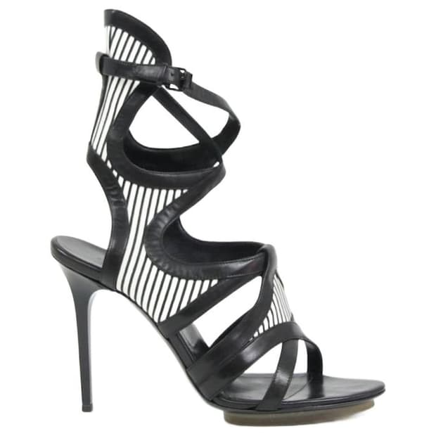 발렌시아가 스트라이프 샌들 힐 구두